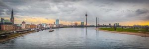Düsseldorf Foto Panorama Bild | Oberkasseler Brücke bis Rheinturm