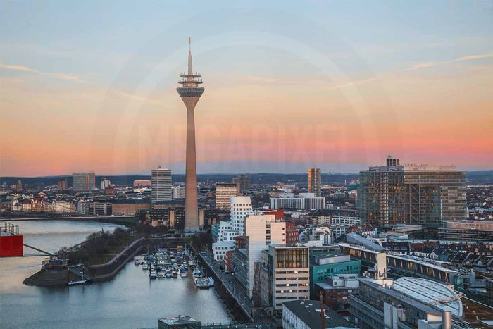 Hafen Düsseldorf Rheinturm |Tolles Skyline Panorama Motiv