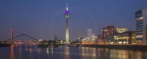 Hafen Düsseldorf als Nachtpanorama Bild | Skyline Kunst Bilder aus dem Medienhafen Düsseldorf