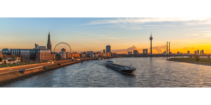Panorama Bild Düsseldorf als modernes Wandbild auf Leinwand