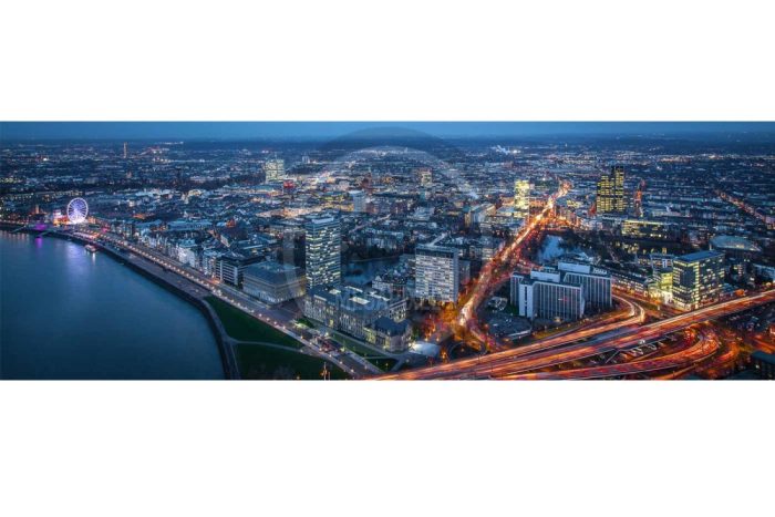 Stadt Panorama Düsseldorf am Rhein| Bild der Lichter bei Nacht