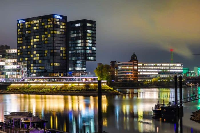Wandbild Medienhafen Düsseldorf. Nacht Fotografie auf Leinwand