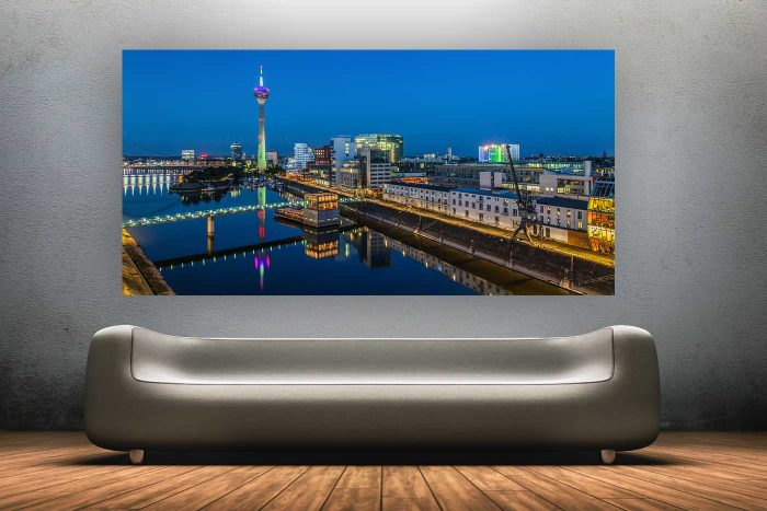 Düsseldorf in der Nacht | Kunst Panorama Skyline Bild aus Düsseldorf